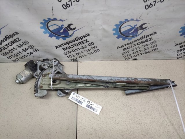 Моторчик склопідйомника двері задніх, правих 82730CM80A NISSAN