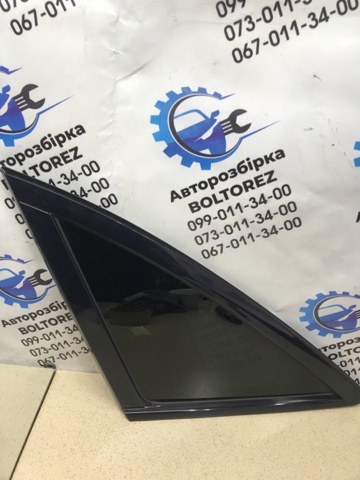 Скло багажного відсіку, ліве 83301CG000 NISSAN