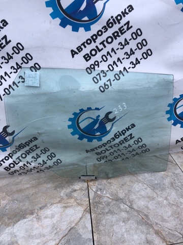Скло заднє праве 834212P000 HYUNDAI