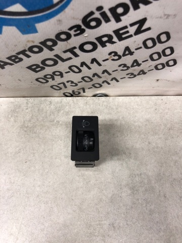 Кнопка коректора фар 8415220050 TOYOTA