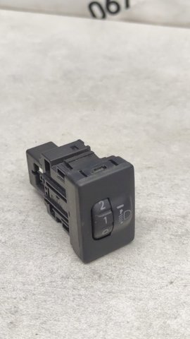 Кнопка коректора фар 8415252080 TOYOTA