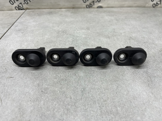Датчик закривання дверей (кінцевий вимикач) 842310D030 TOYOTA