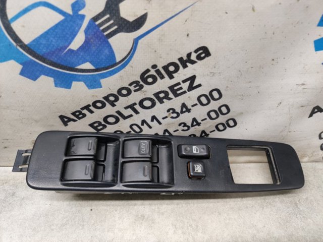 Кнопки переднього лівого склопід'ємника 8482060090 TOYOTA