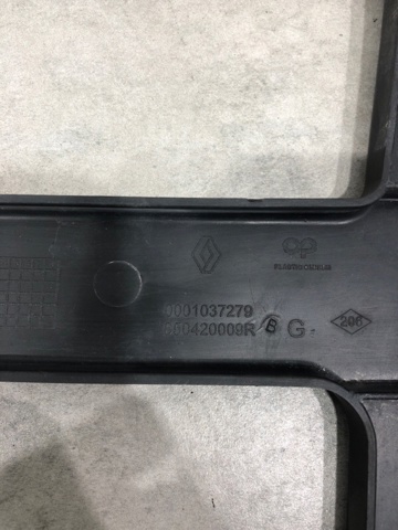 Ліве кріплення заднього бампера 850420009R RENAULT