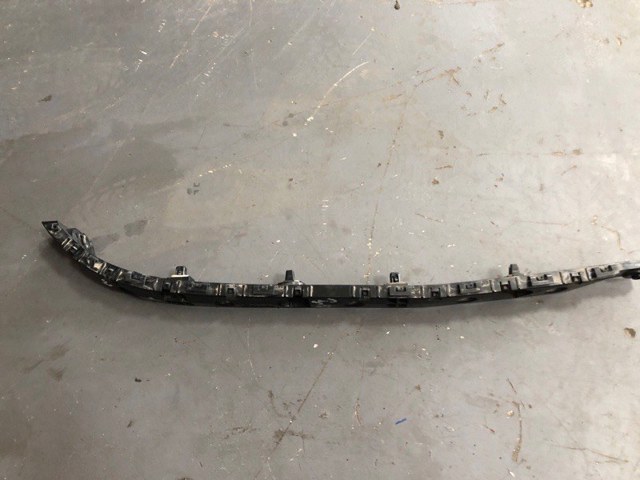 Кронштейн бампера заднього, правий 852204CE0A NISSAN
