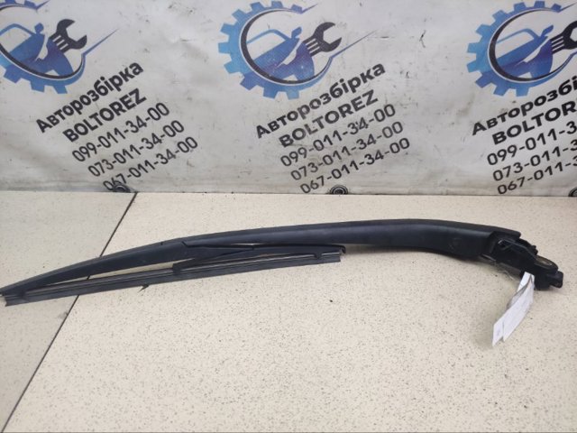 Важіль-поводок двірника заднього скла 8524102040 TOYOTA