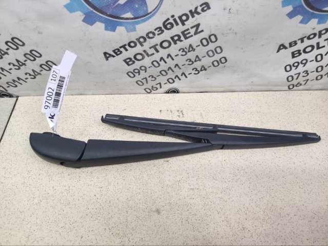 Важіль-поводок двірника заднього скла 852410R060 TOYOTA