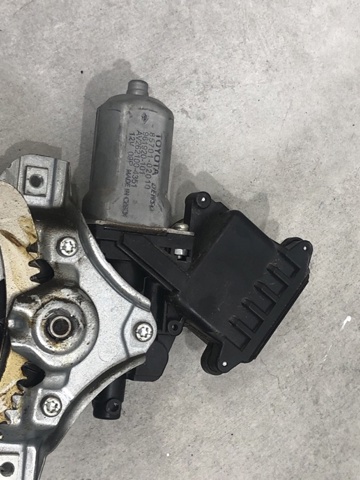 Механізм склопідіймача дверей передніх, правих 8570102010 TOYOTA