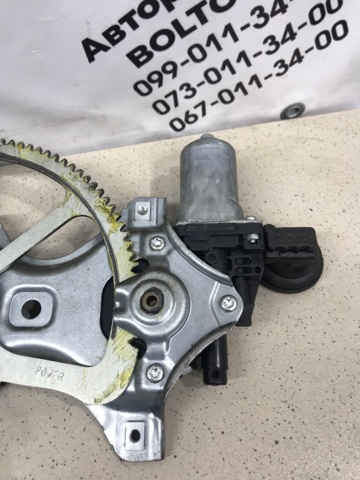 Двигун склопідіймача двері передньої, правої 857100D100 TOYOTA