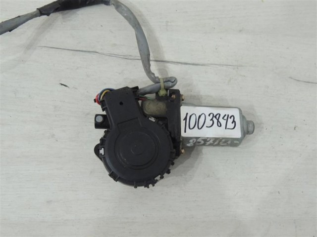 Мотор склопідйомника дверей передніх, правих 8571048010 TOYOTA
