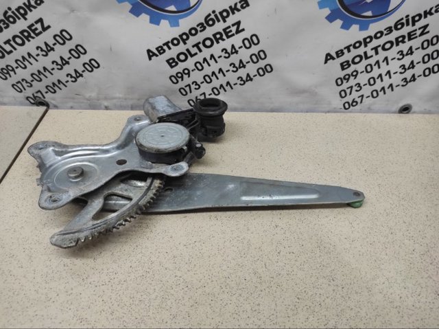 Мотор склопідйомника дверей задніх, правих 85720AE010 TOYOTA