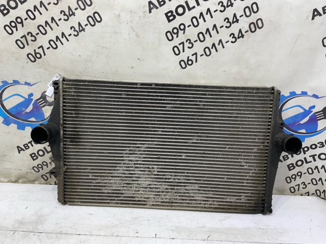 Охолоджувач наддувочного повітря 8649471 VOLVO