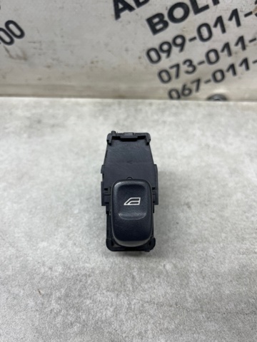 Кнопка підйомника заднього скла 8685288 VOLVO