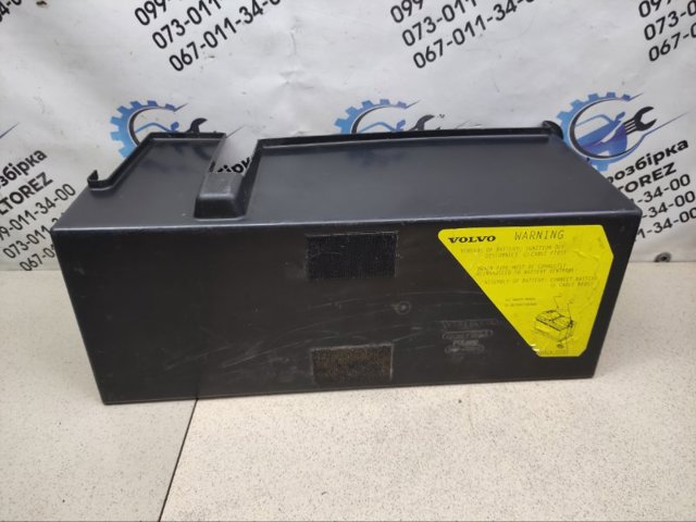 Кришка акумулятора (АКБ) 8697004 VOLVO