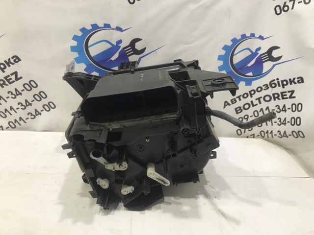Корпус вентилятора пічки (опалювача салону), в зборі 8713005150 TOYOTA