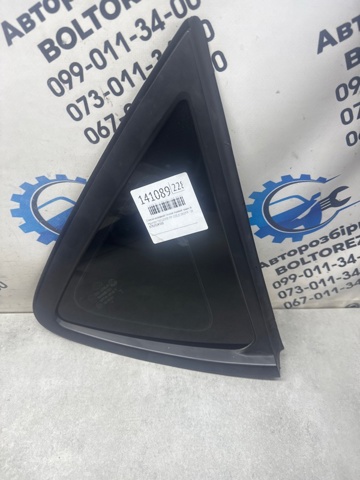 Скло багажного відсіку, праве 878202R300 HYUNDAI