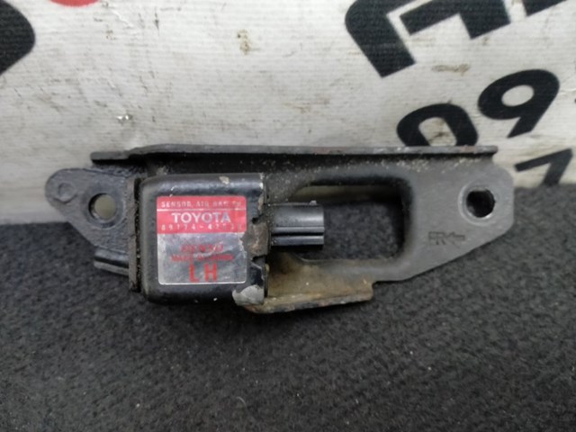 Датчик подушки безпеки 8917442030 TOYOTA