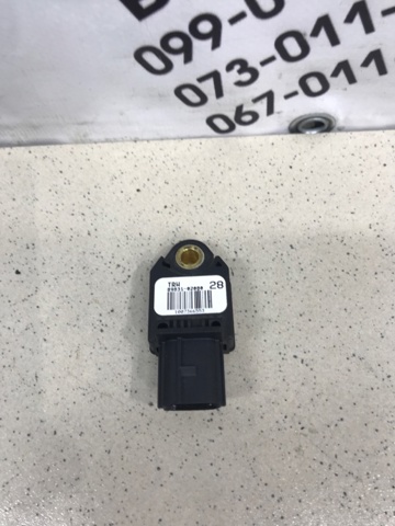 Датчик Ейрбег передній 8983102080 TOYOTA