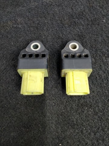 Датчик подушки безпеки 8983106060 TOYOTA