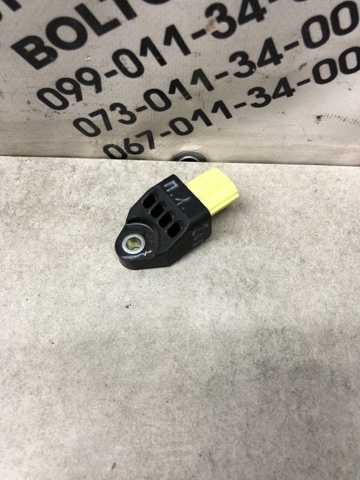 Датчик AIRBAG передній 8983160010 TOYOTA