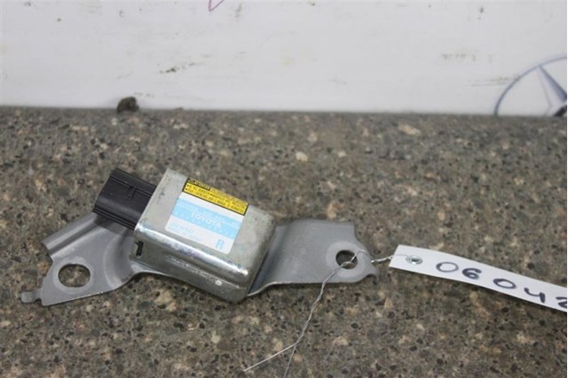 Датчик AIRBAG передній 8983348020 TOYOTA