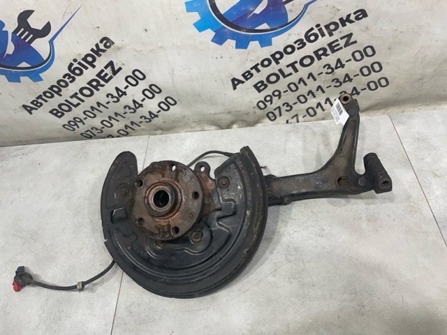 Вісь передня і поворотні кулаки 8D0407254B VAG