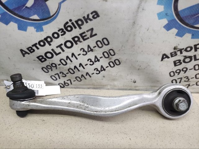 Важіль передньої підвіски верхній, правий 8E0407510A VAG