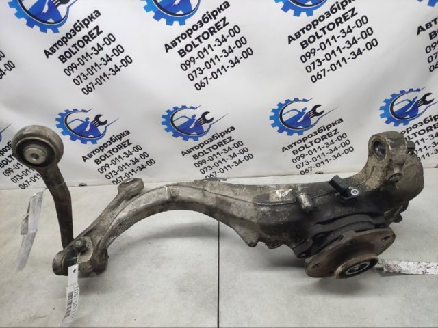 Важіль передньої підвіски верхній, правий 8K0407510M VAG