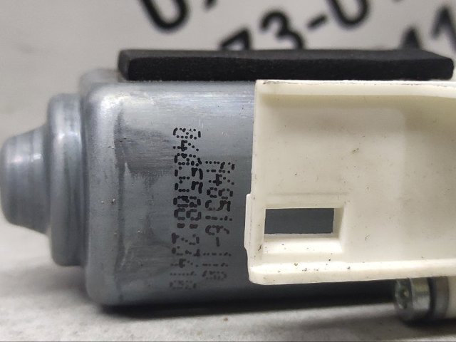 Моторчик склопідйомника двері задніх, правих 8K0959812B VAG