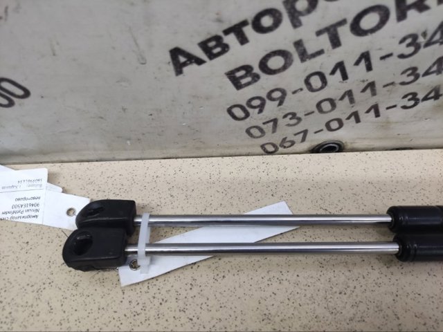 Амортизатор скла задньої, 3/5-ї двері (ляди) 90461EA500 NISSAN