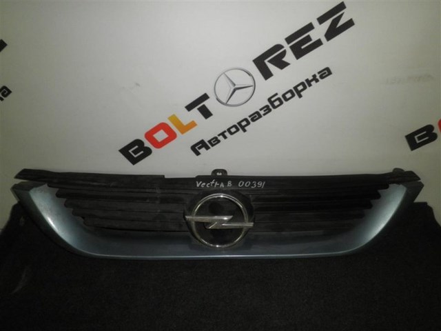 Решітка радіатора 90505722 OPEL