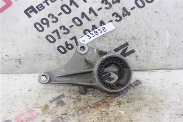 Подушка передньої опори двигуна 90576047 OPEL