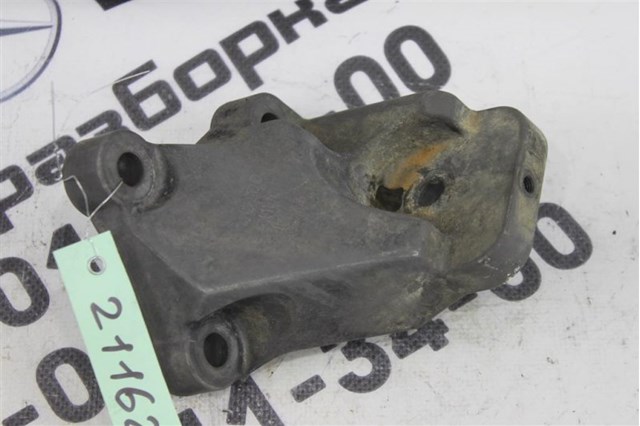 Кронштейн подушки (опори) двигуна, передньої 9161141 VOLVO
