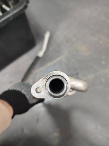 Шланг кондиціонера, від випарника до компресора 924806FK0A NISSAN