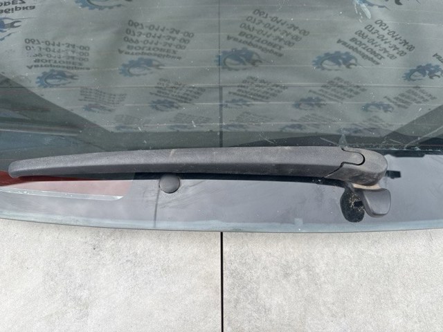 Важіль-поводок двірника заднього скла 988112E000 HYUNDAI