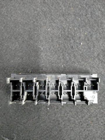 Розподільча колодка (розгалужувач CAN-шини) A0035464240 MERCEDES