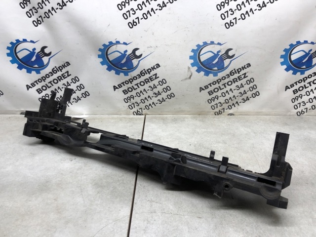 Кронштейн радіатора лівий A0995043318 MERCEDES