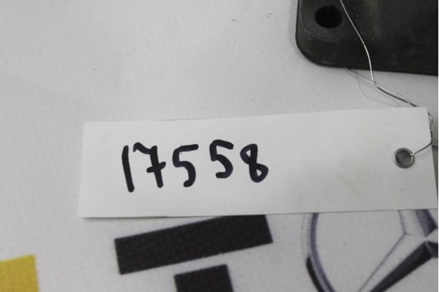 Кронштейн подушки (опори) двигуна, правої A1122232104 MERCEDES