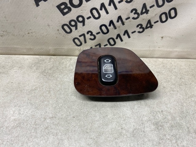 Кнопка вмикання двигуна склопідіймача передня ліва A1248204610 MERCEDES