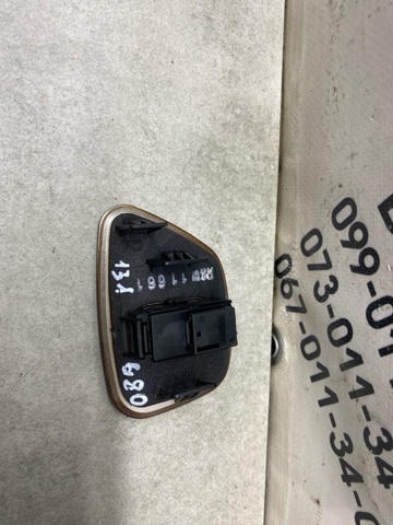 Кнопка вмикання двигуна склопідіймача передня ліва A1248204610 MERCEDES