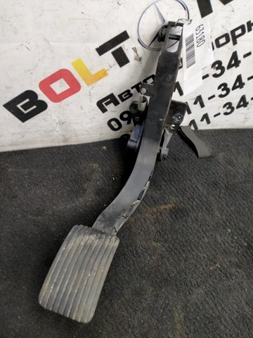 Підаль газу A1633000704 MERCEDES