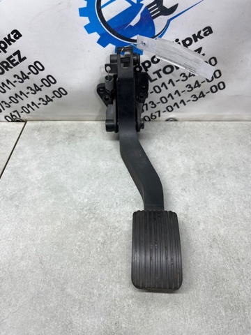 Педаль акселератора A1633000804 MERCEDES