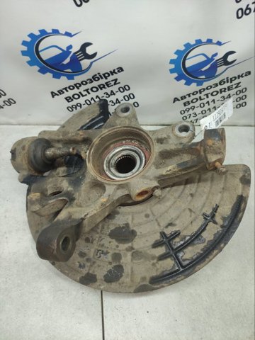 Цапфа поворотна права A1633300520 MERCEDES