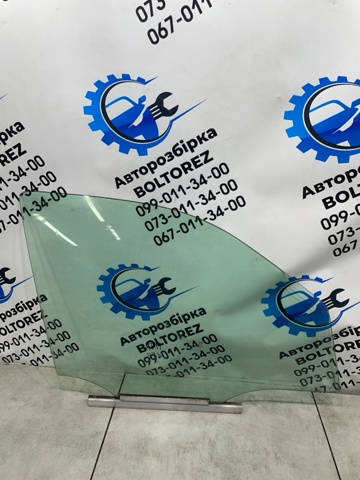Скло передньої правої двері A1637200218 MERCEDES