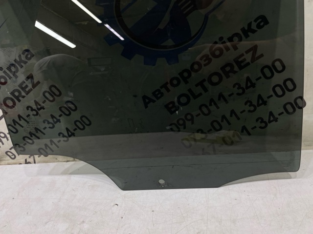 Скло задньої двері правої A1637352010 MERCEDES