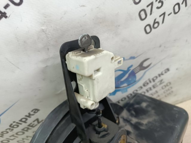 Лючок паливного бака A1637500106 MERCEDES