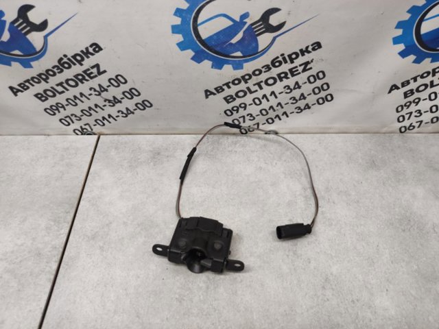 Запор капота (замок і привід замка капота) A1638800260 MERCEDES