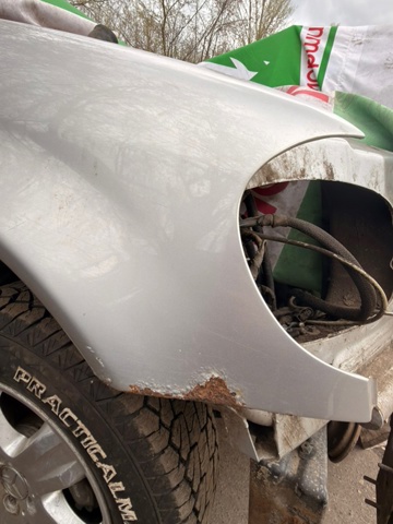Переднє праве крило A1638801406 MERCEDES