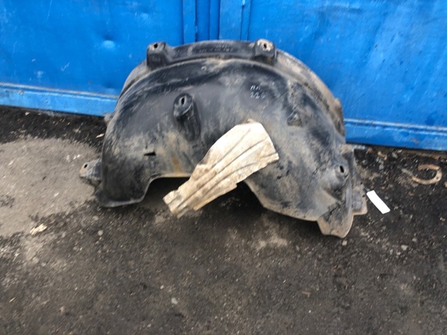 Підкрилки передні праві A1638840822 MERCEDES
