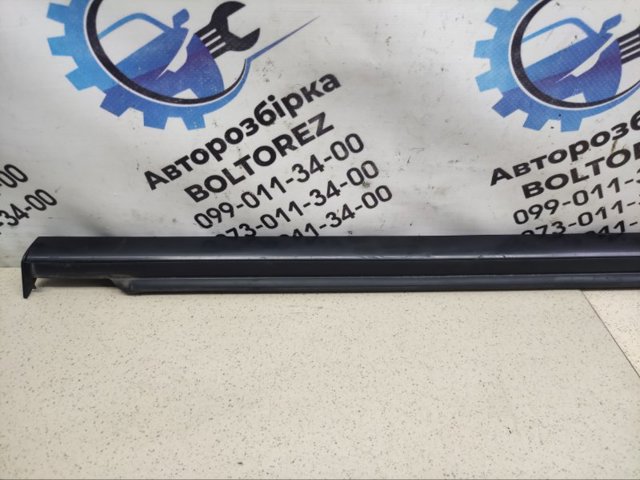 Накладка заднього скла, права A1646905480 MERCEDES